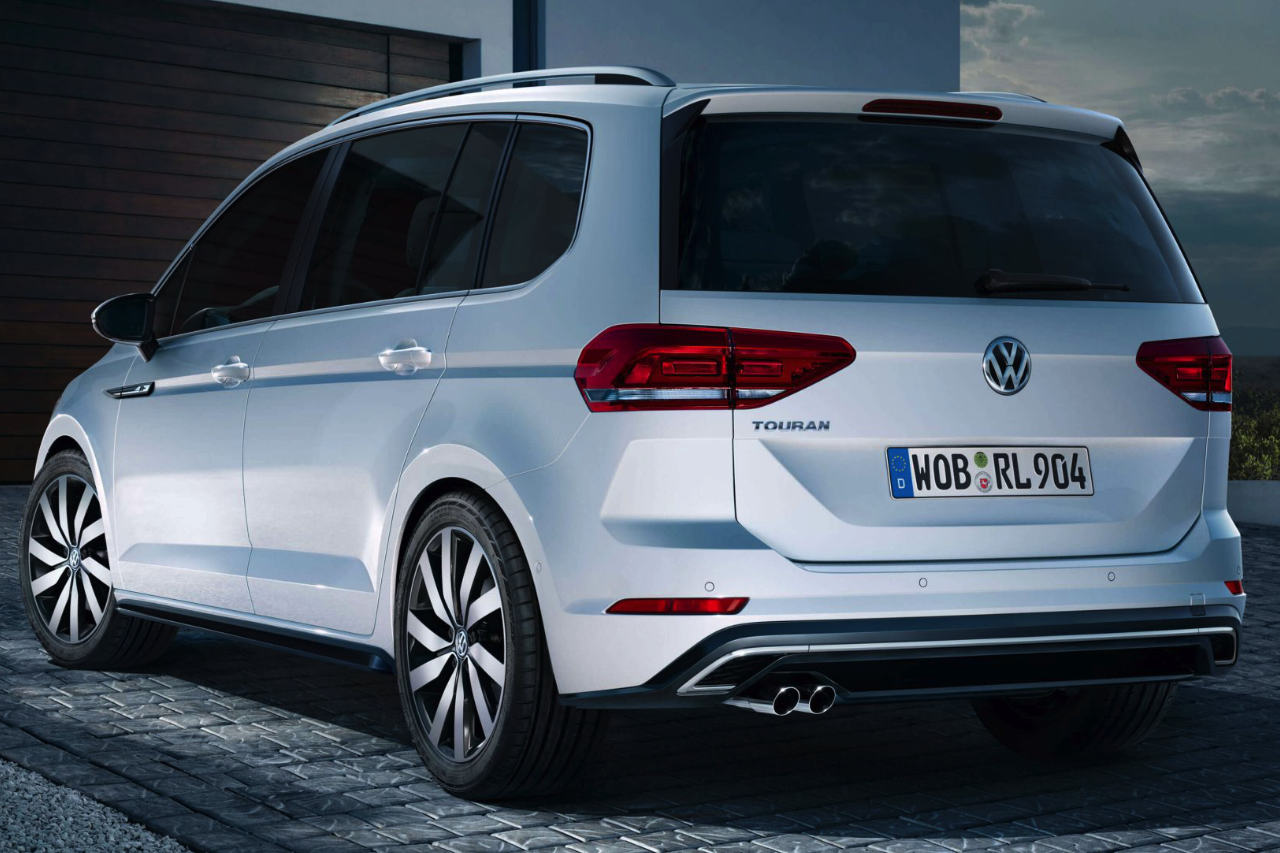 VW Touran takaviistosta