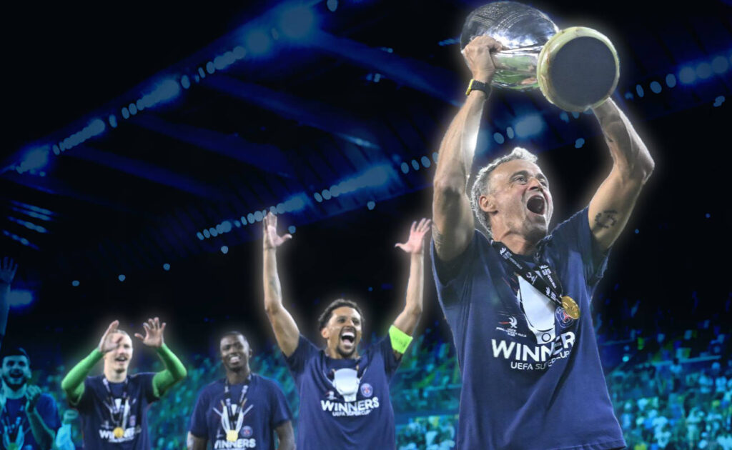 PSG juhlii pokaalia valmentajanasa kanssa.