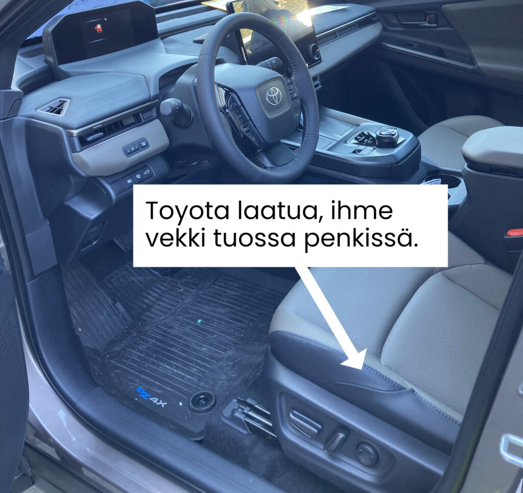 Penkin sivussa oudolta näyttävä vekki. Ohjaamo ei muutenkaan vaikuta mitenkään korkealuokkaiselta verratan moniin muihin merkkeihin. Silti kallis auto.